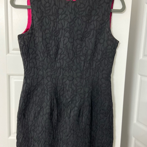 Elegant black Tahari sheath dress - Picture 2 of 4